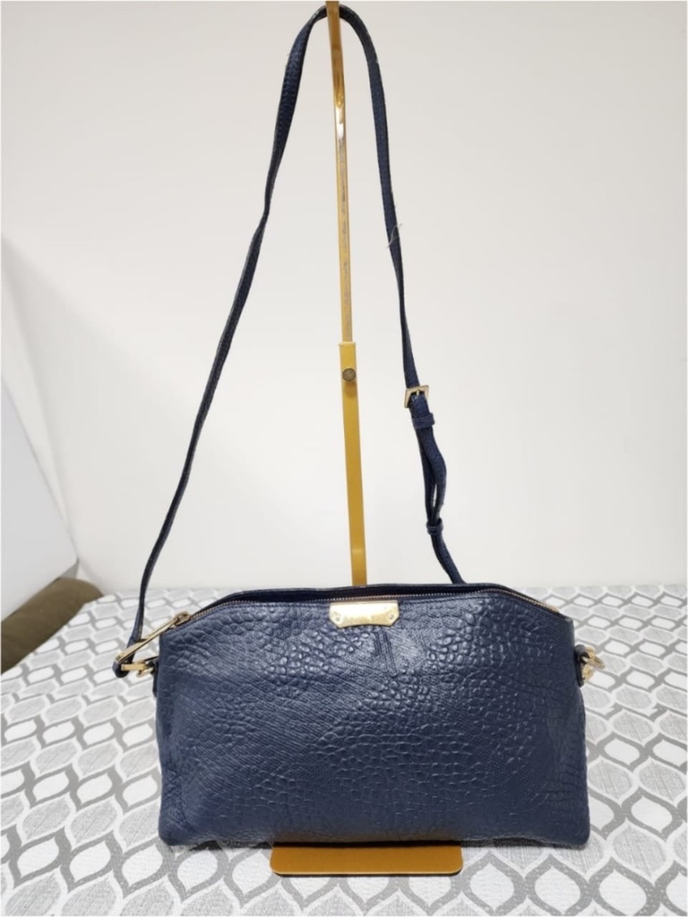 Authentic BURBERRY Heritage Grain Leather Small Chichester Crossbody Bag Navy Bl